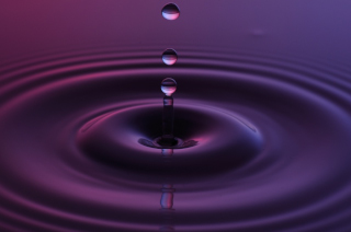 Tropfen in Wasser (10)