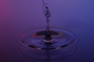 Tropfen in Wasser (12)
