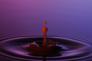 Tropfen in Wasser (133)