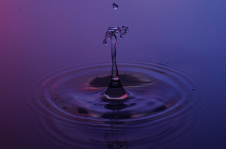 Tropfen in Wasser (14)