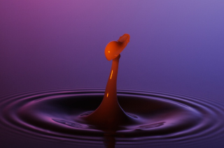 Tropfen in Wasser (154)