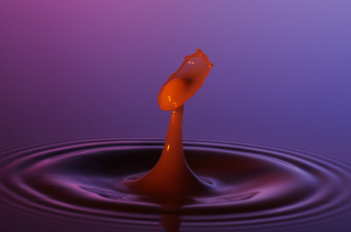 Tropfen in Wasser (162)