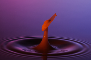 Tropfen in Wasser (163)