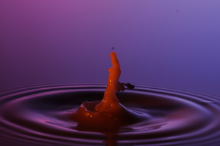 Tropfen in Wasser (164)