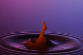 Tropfen in Wasser (167)