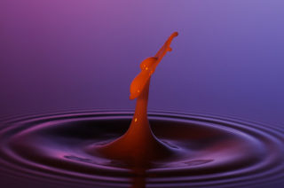 Tropfen in Wasser (175)