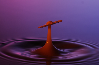 Tropfen in Wasser (180)