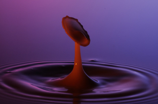 Tropfen in Wasser (188)
