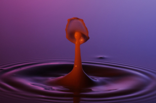 Tropfen in Wasser (190)