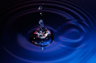 Tropfen in Wasser (1)