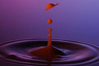 Tropfen in Wasser (200)