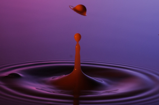 Tropfen in Wasser (207)