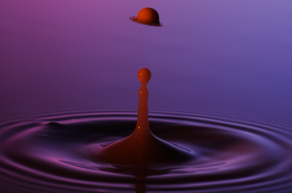 Tropfen in Wasser (209)