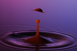 Tropfen in Wasser (212)