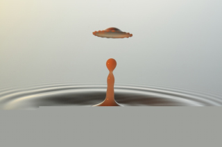 Tropfen in Wasser (234)