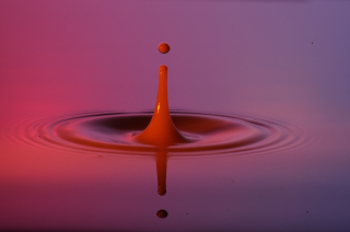 Tropfen in Wasser (336)