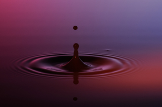 Tropfen in Wasser (363)