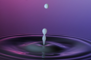 Tropfen in Wasser (39)