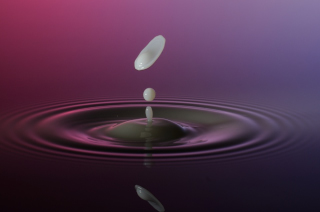 Tropfen in Wasser (400)