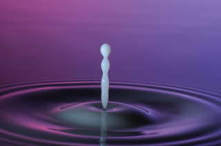 Tropfen in Wasser (40)