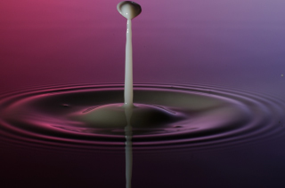 Tropfen in Wasser (439)