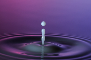 Tropfen in Wasser (43)