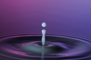Tropfen in Wasser (46)