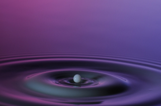 Tropfen in Wasser (65)