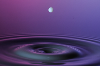 Tropfen in Wasser (66)