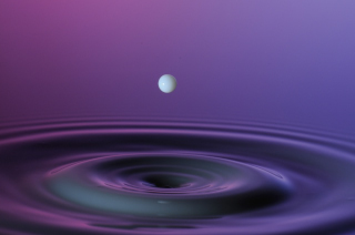 Tropfen in Wasser (67)