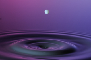 Tropfen in Wasser (70)