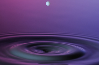 Tropfen in Wasser (72)
