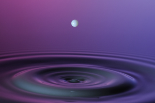 Tropfen in Wasser (73)