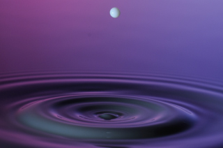 Tropfen in Wasser (75)