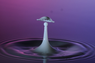 Tropfen in Wasser (93)