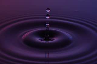 Tropfen in Wasser (9)
